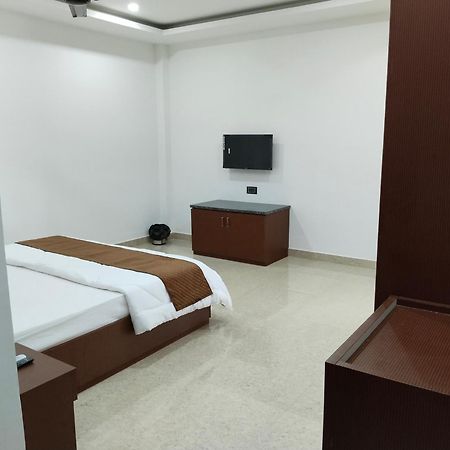 Griha Laxmi Hotel ディブルガル エクステリア 写真