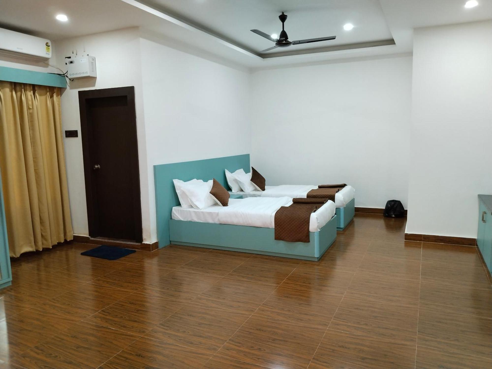 Griha Laxmi Hotel ディブルガル エクステリア 写真