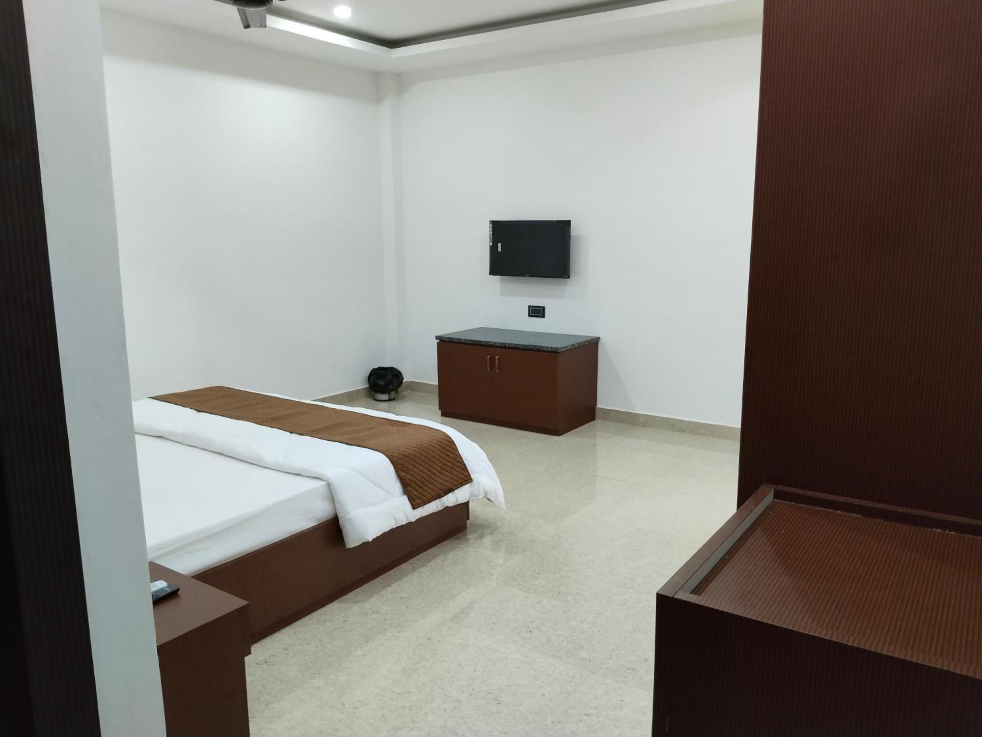 Griha Laxmi Hotel ディブルガル エクステリア 写真